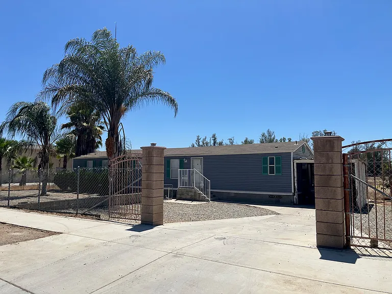 22225 Ellis Ave — Photo 1
