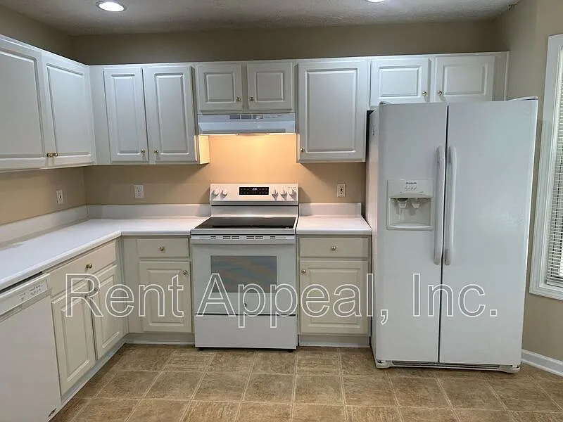3 bed, 2.0 bath, 1722 sqft, $2,125 — Photo 2
