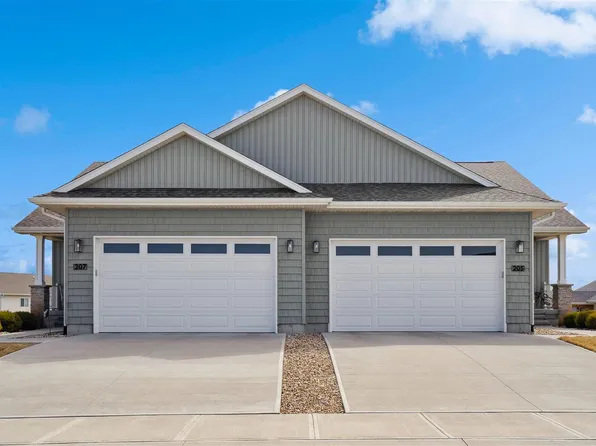 207 Ridgeway Dr, Tiffin, IA 52340