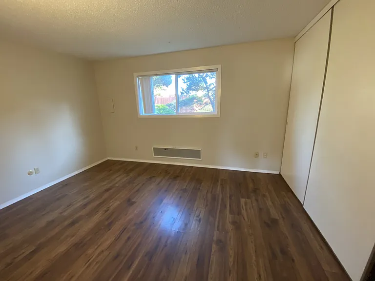 717 SW 6th St #10 — Photo 4