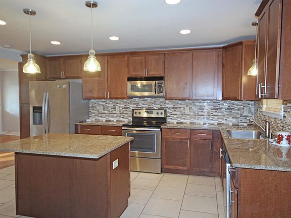 5th image of 205 Creighton Dr