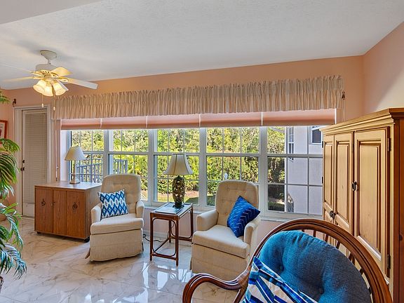 4th image of 720 Lake Orchid Cir APT 207