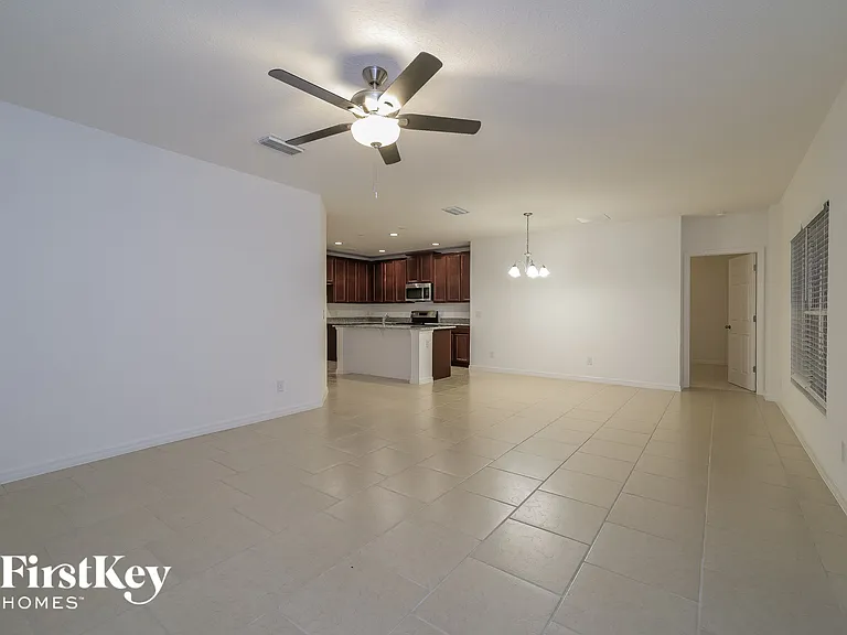 845 Avenal Ln — Photo 4