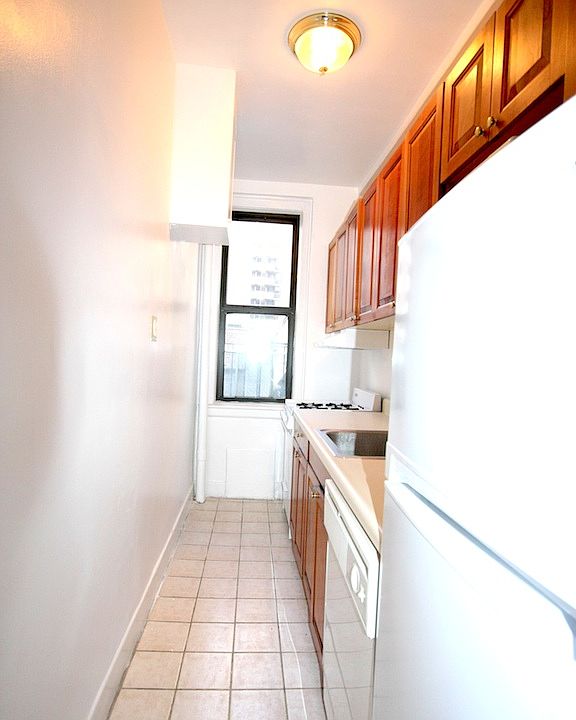 2nd image of 17 W 64th St APT 7F