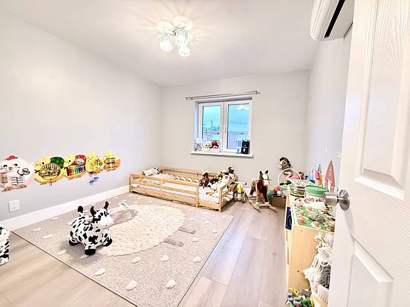 4th image of 61-60 69th Ln #2