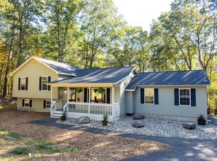 517 Landon Hill Ct, Henryville, PA 18332