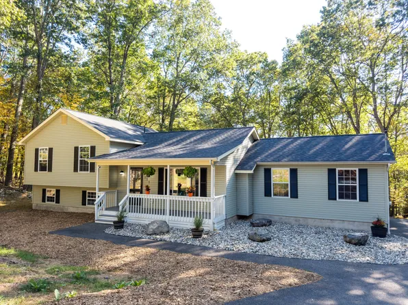 517 Landon Hill Ct, Henryville, PA 18332