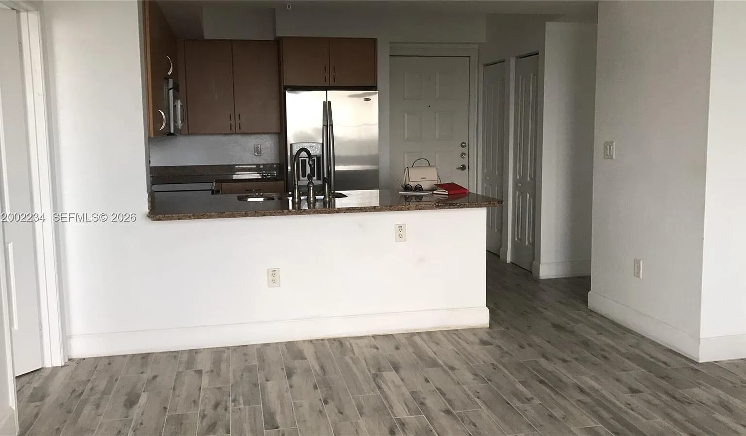 Radius Condo — Photo 1