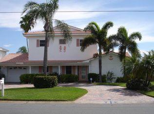 11875 6th St E, Treasure Island, FL 33706