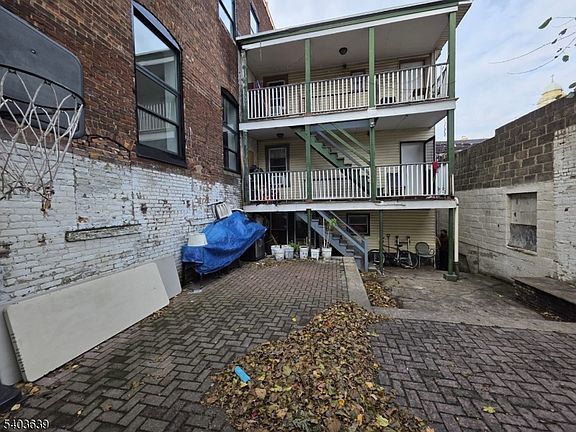 2nd image of 32 Elm St
