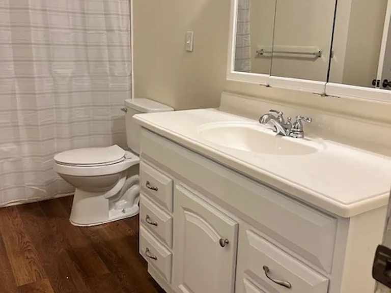 219 E Berkeley St — Photo 6