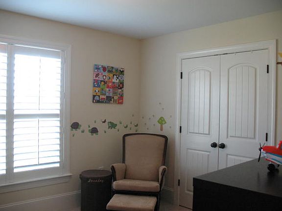 Bedroom w/double closet