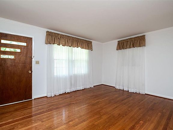 4th image of 3256 Foxwood Trl SE