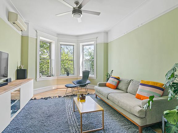 5th image of 568 Prospect Ave