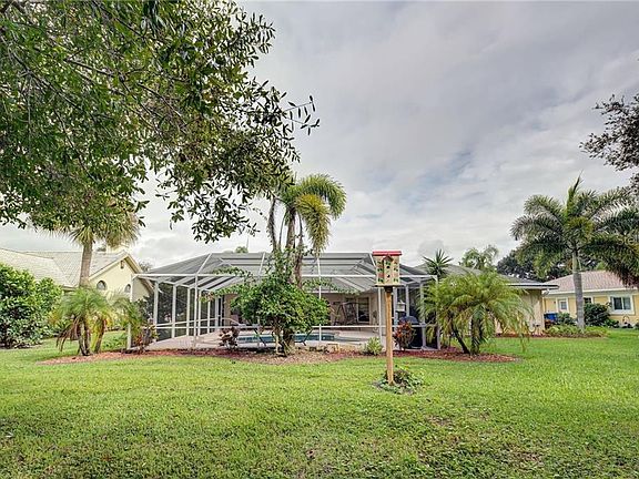 4th image of 942 S Doral Ln