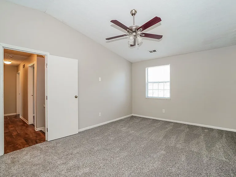 593 Bridgewater Ct — Photo 11