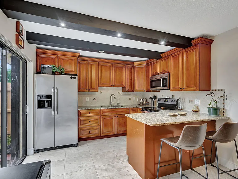 99 Lake Arbor Dr — Photo 2