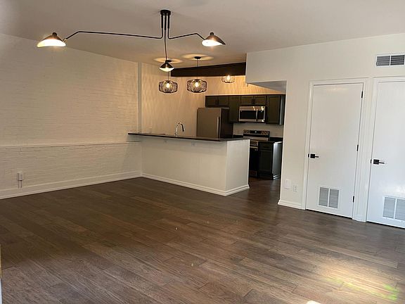 3rd image of 600 E Main St #200