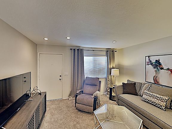 3rd image of 10850 W Santa Fe Dr