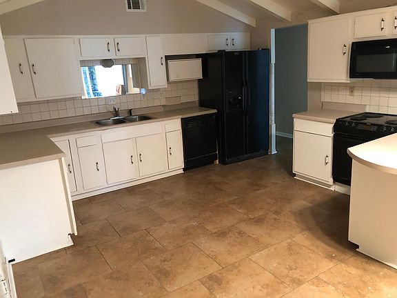 Large eat in kitchen