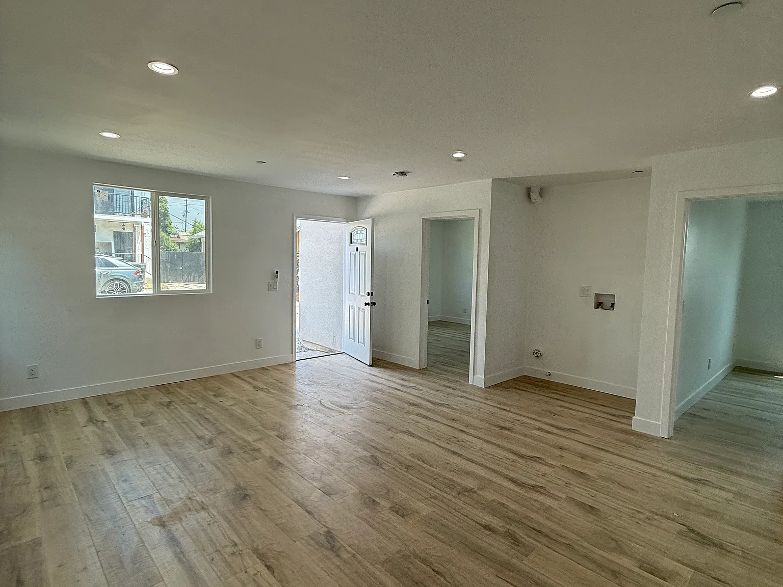2 bed, 950 sqft, $2,200 — Photo 4