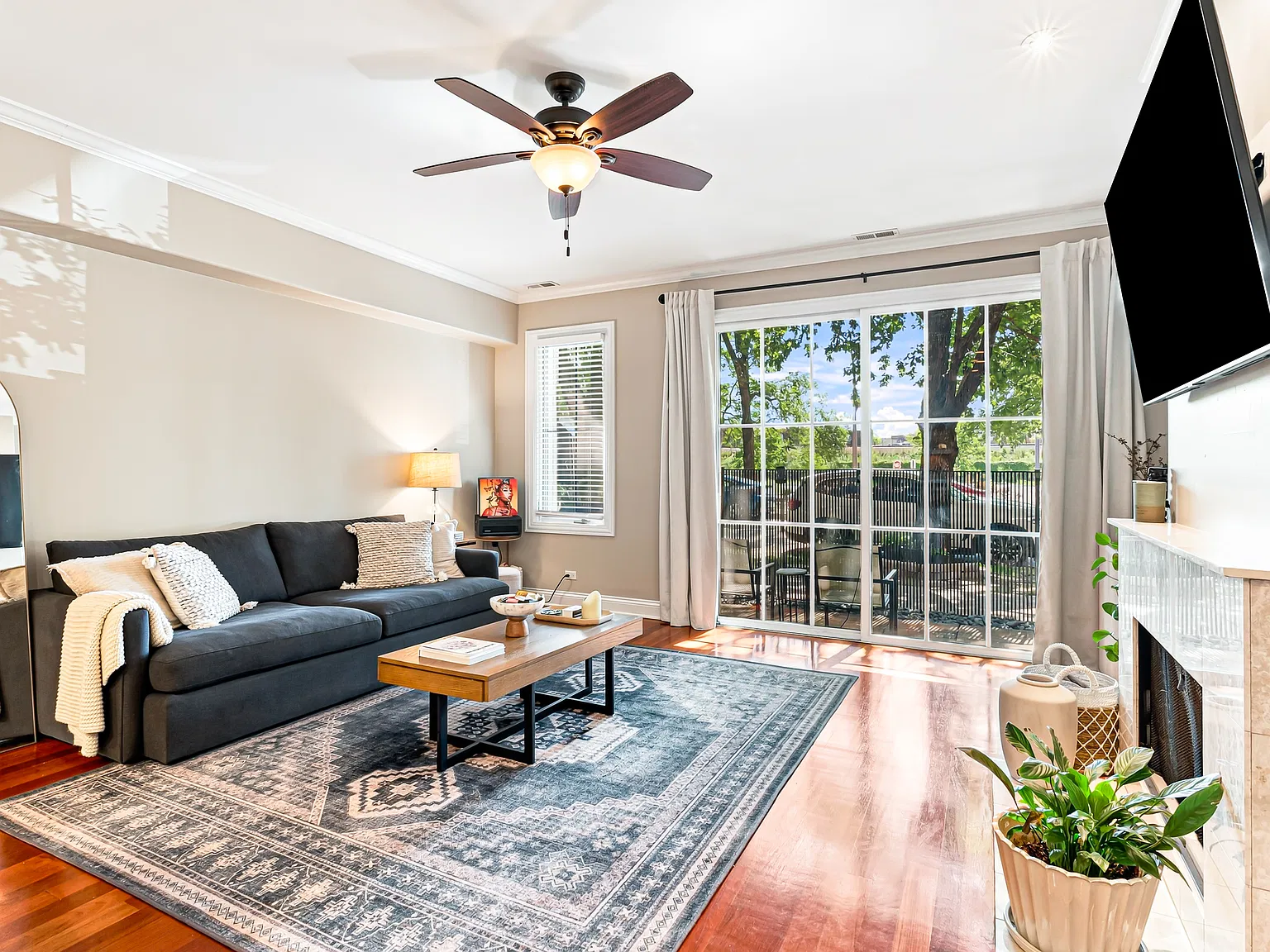 2 bed, $3,200 — Photo 3