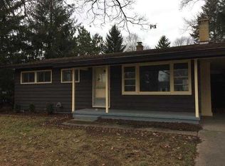 525 Hunt St SE, Lowell, MI 49331