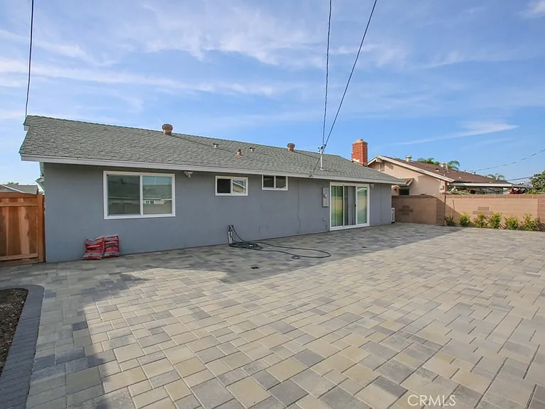 15952 Standish Ln — Photo 19