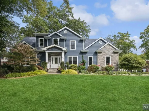 55 Magnolia Ave, Cresskill, NJ 07626