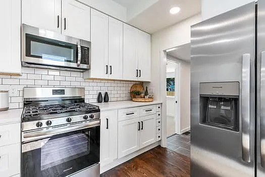 227 N Walnut St — Photo 14