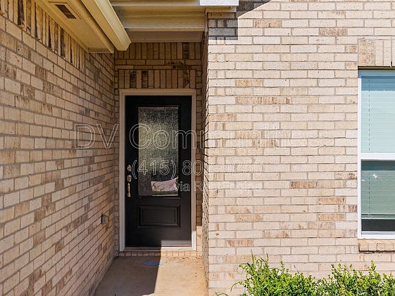 3rd image of 1712 Amaranth Ln