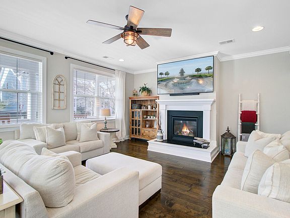 2nd image of 1056 Oak Bluff Ave