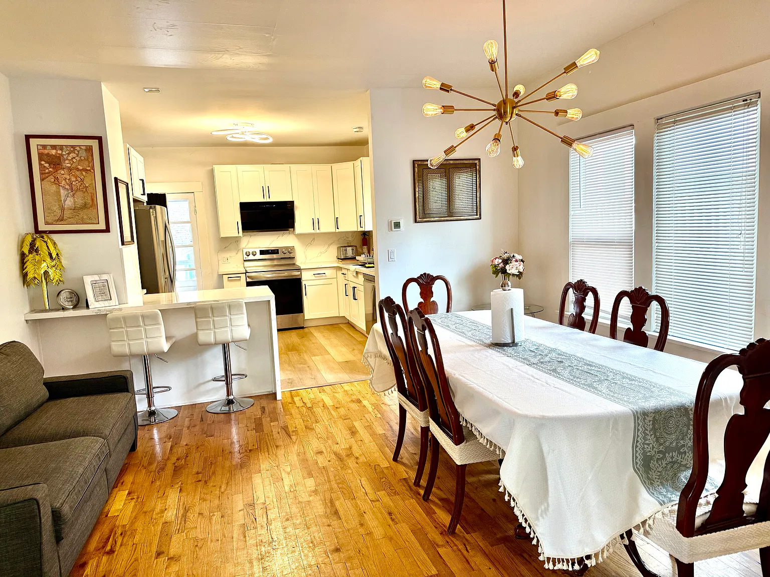 4 bed, 2220 sqft, $4,999 — Photo 1