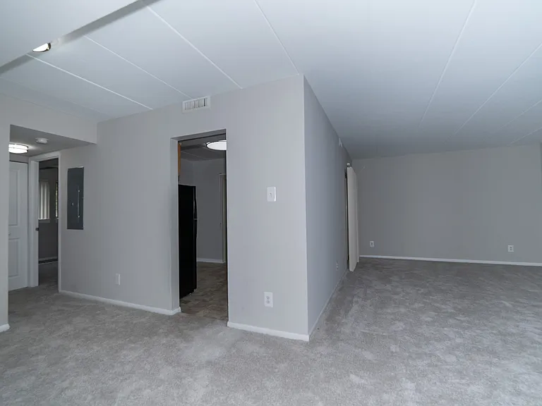 Ashley Apartments — Photo 7