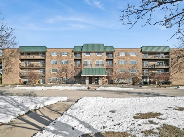 675 Grove Ter #208, Elk Grove Village, IL 60007