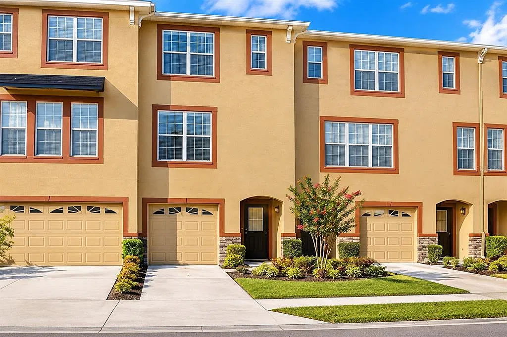 4 bed, 4.0 bath, 2023 sqft, $2,250 — Photo 1