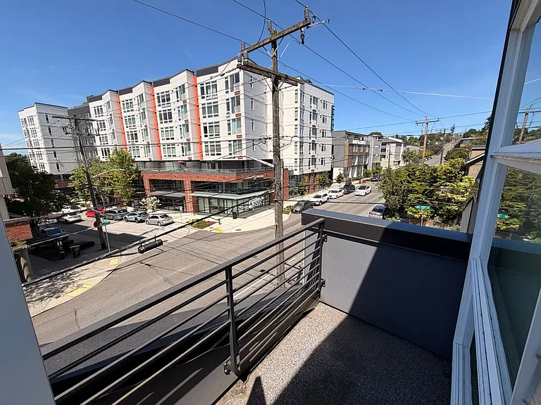 503B NE 72nd St — Photo 8
