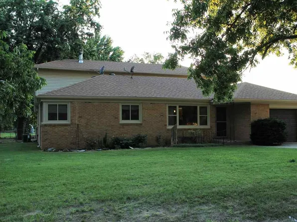 1103 N Barnes Lake Rd, Hutchinson, KS 67501