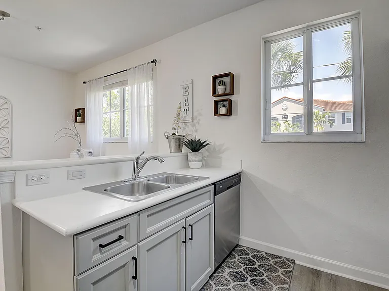 525 Bayfront Dr — Photo 16