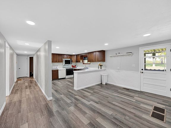 2nd image of 1018 New Hope Rd