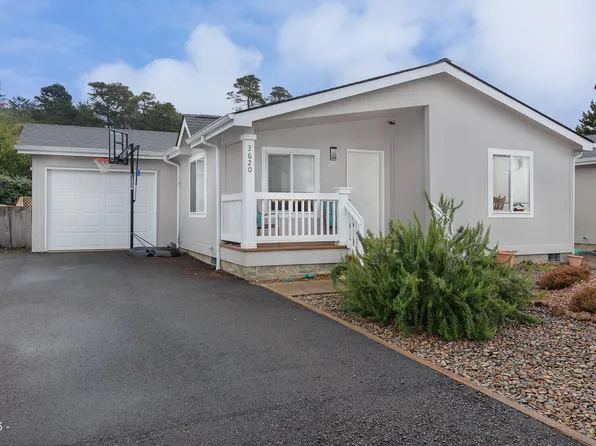 3620 Sea Mist Ave, Depoe Bay, OR 97341