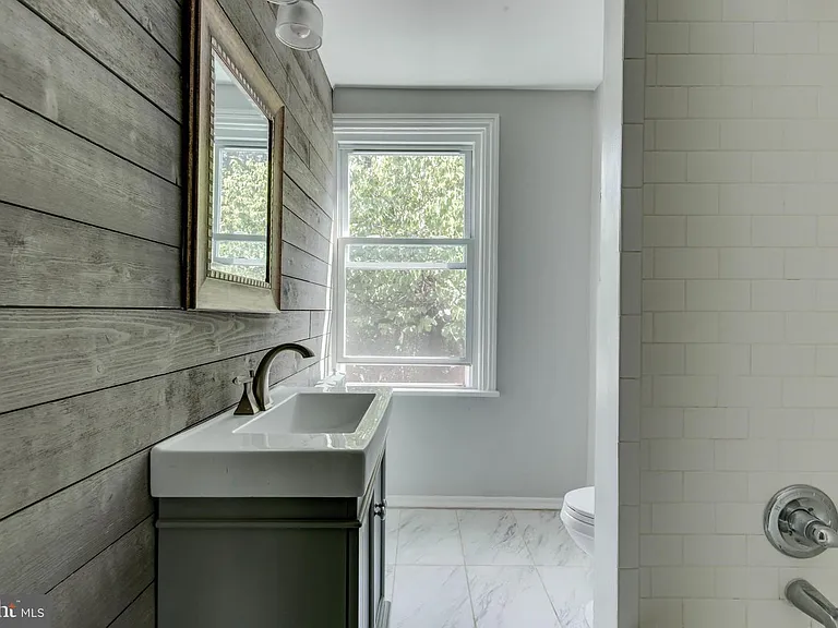 501 S Church St — Photo 12