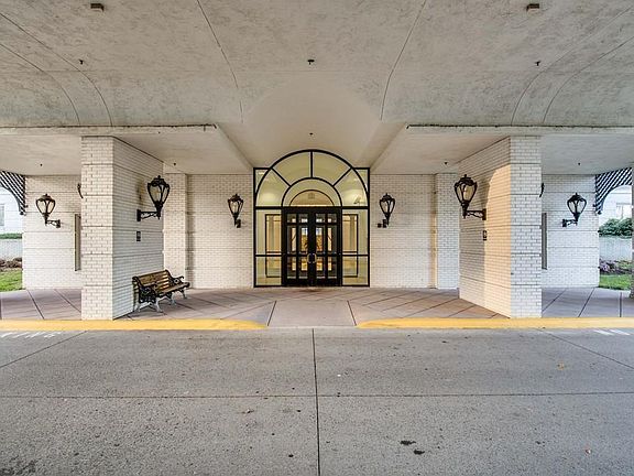 4th image of 100 Marina Dr APT 502