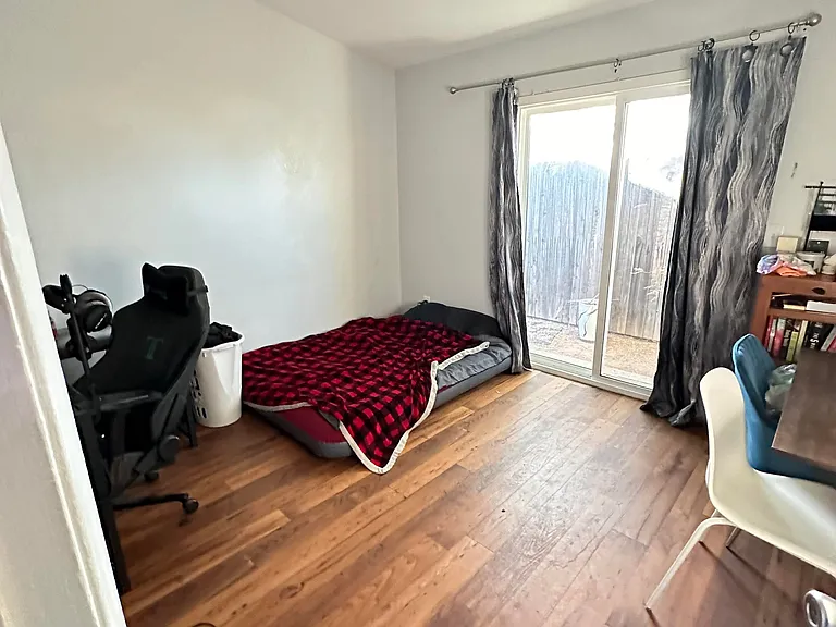 812 E Blacklidge Dr — Photo 14