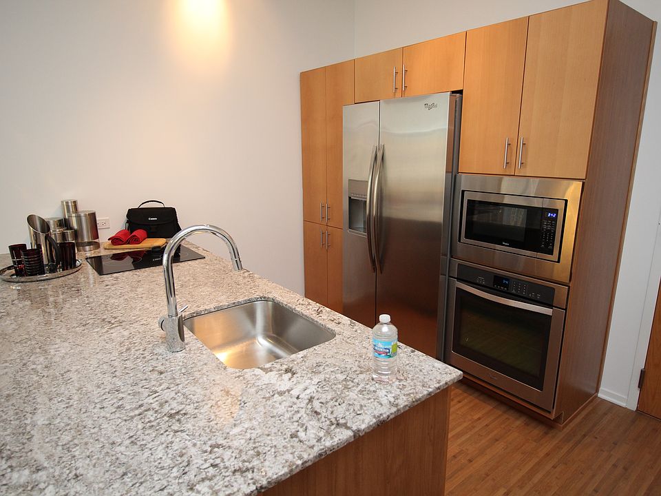 1st image of 212 E Illinois St #18