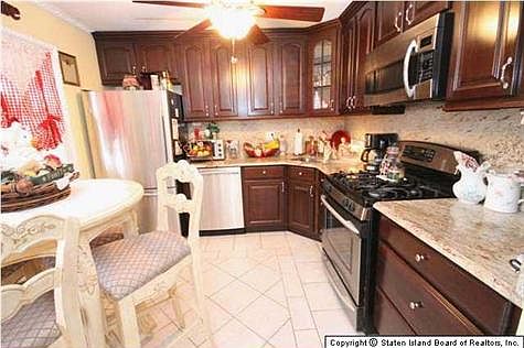 2nd image of 37 Dierauf St