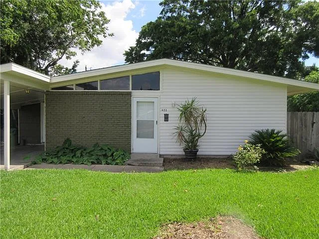 423 E Butterfly Cir — Photo 1