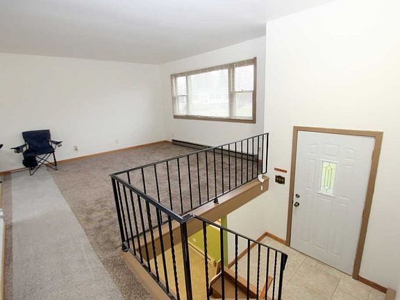 2nd image of 3201 Elaine Dr