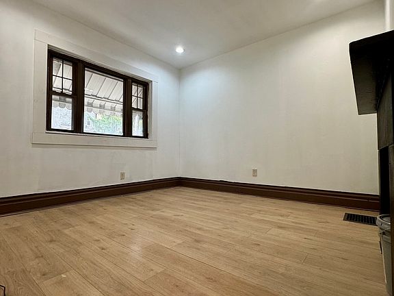 2nd image of 5112 Chaplain Way