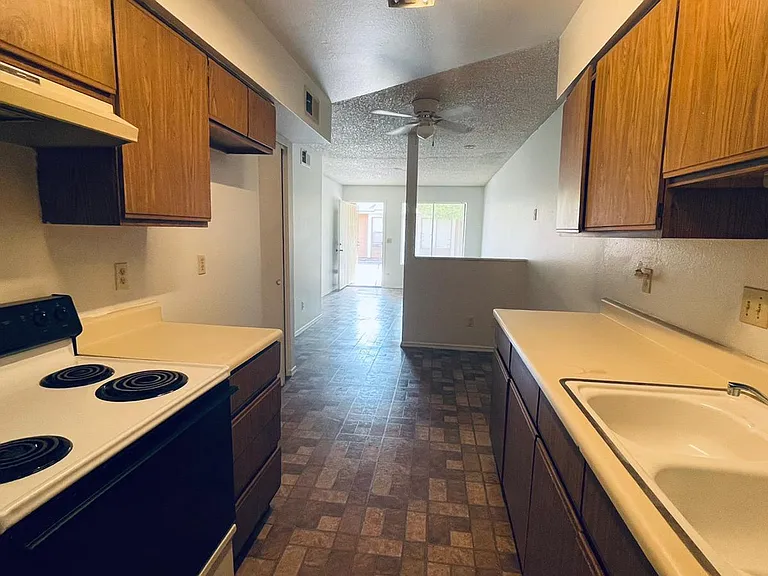 2829 E Capri Cir #2 — Photo 8